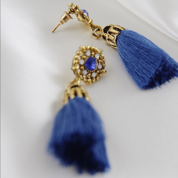 SALE 👀 Blue Tassel Earrings - Picture 2 of 7